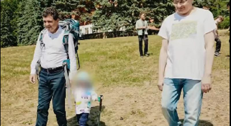 A családjával és a testőrökkel kirándult az államfő (VIDEÓ)