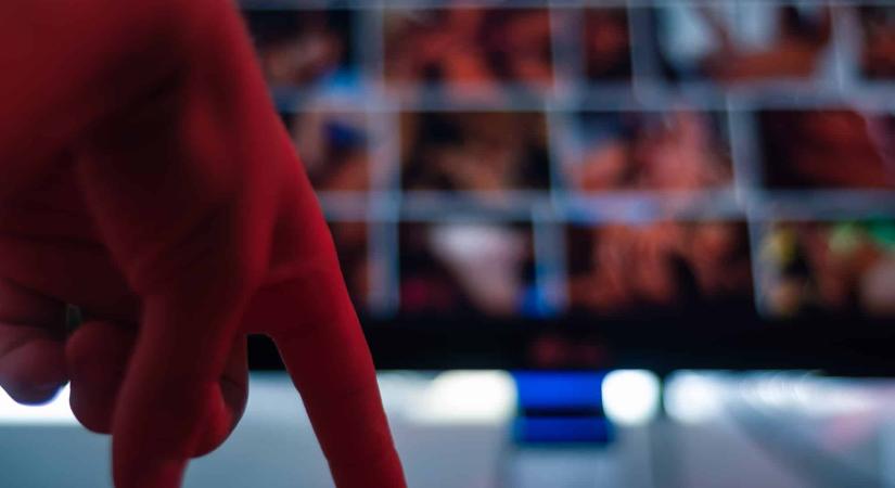 Hoppá: Az emberek fele pornót néz munkaidőben?