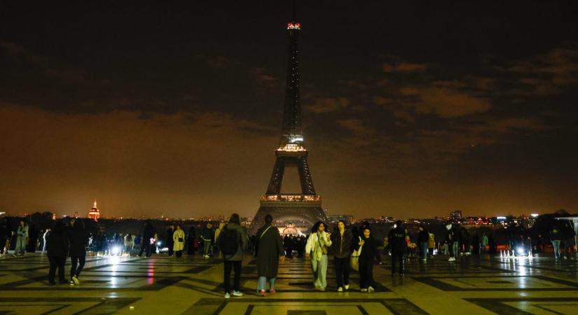 Őrizetbe vettek három embert az Eiffel-toronynál