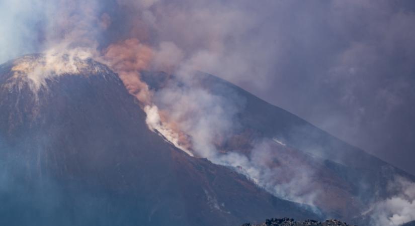 Megint kitört az Etna, a katonaság is beszállt a tűzoltásba