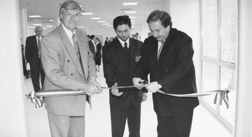 Képes történelem 96.: Képek, szobrok, események Tatabánya 1998-as éveiből fotók