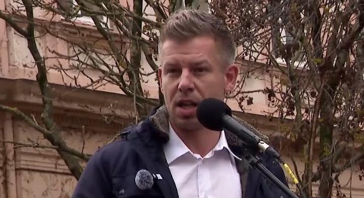 Magyar Péter ismét a HírTV ellen uszított  videó
