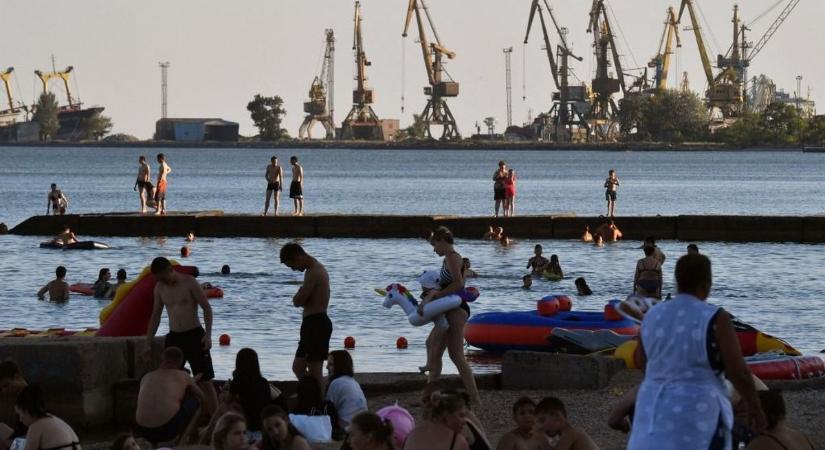 Tiltott helyen fürdőztek Odesszában: felrobbantak