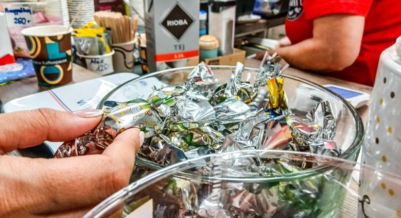 Szaloncukrot tessék! - a szombathelyi piacon augusztusban - fotó