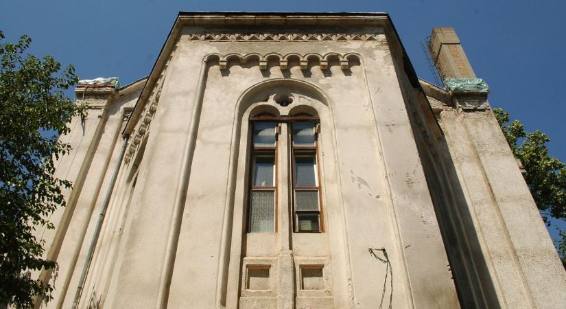 Titkos templomot találtak a bérházak ölelésében, Budapesten - Galéria