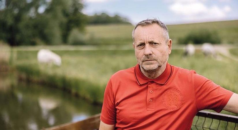 Páros lábbal szállt bele a legendás lovasíjász Magyar Péterbe