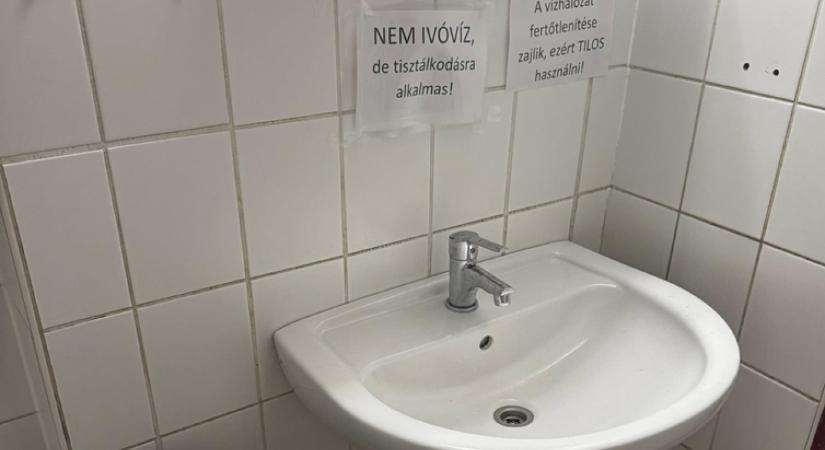 A fehérvári kórház szerint Magyar Péter hazudik, mikor azt írja, vízvezeték-szerelőket engedtek be egy vajúdó nőhöz