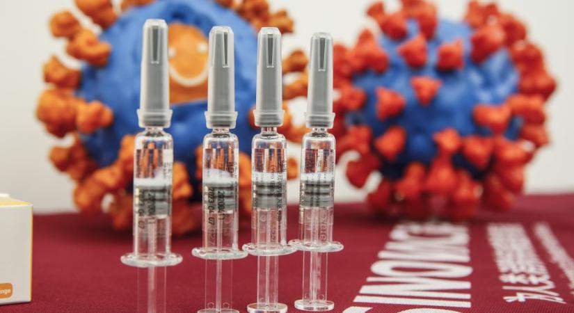 OGYÉI: Biztonságosan gyártják, de még vizsgálni kell, hogy hatásos-e a kínai vakcina
