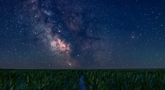 A Jupiter a Vénusszal, a Hold a Szaturnusszal alkot majd párost kedden