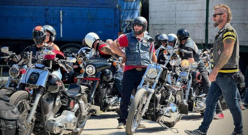 Dübörgő motorok, forró halászlé és kastélyéjszaka – ilyen volt a hétvége Szabolcsban! (fotók)