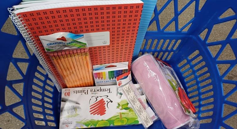 A kosár alján valami - ennyit ér tanszerekben az iskolakezdés miatt korábban utalt szeptemberi családi pótlék