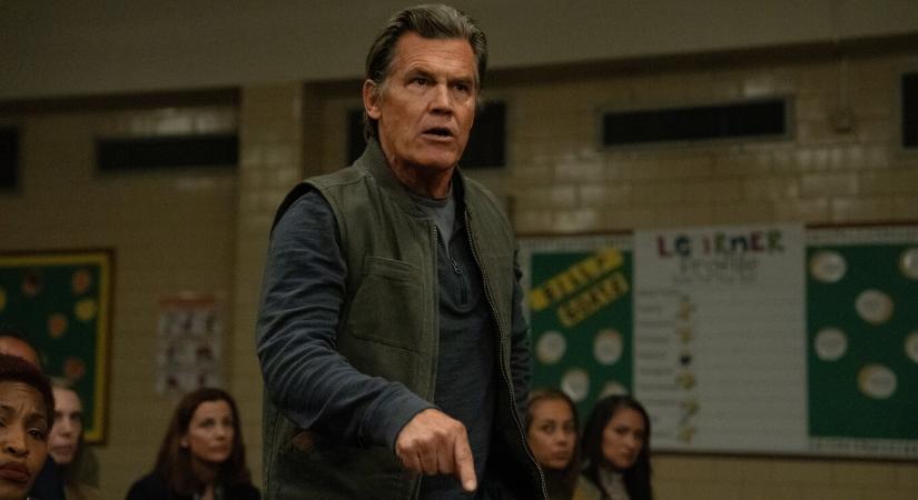 Josh Brolin szerint a streamingen "mindenhol ugyanaz a sz*r látható", és azért kell megnézni a Fegyvereket, mert az "k*rvára kifordítja a zsánert"