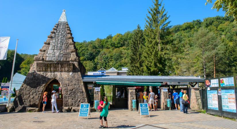 Kitálalt Miskolc polgármestere: ezért nem nyit még újra a Barlangfürdő
