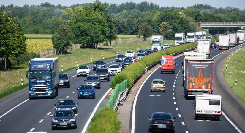Sok autópályán és autóúton zártak le forgalmas szakaszokat, gőzerővel dolgoznak az útépítők