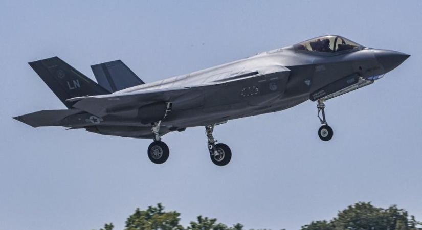 Elege lett Európa egyik leggazdagabb országának, bosszút áll Amerikán: kíméletlenül megzsarolják Trumpot, felrúghatják a gigantikus F-35-ös vadászgép-vásárt