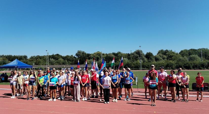 „Ez egy életmód is” – 310 szenior atléta versenyzett Zalaegerszegen