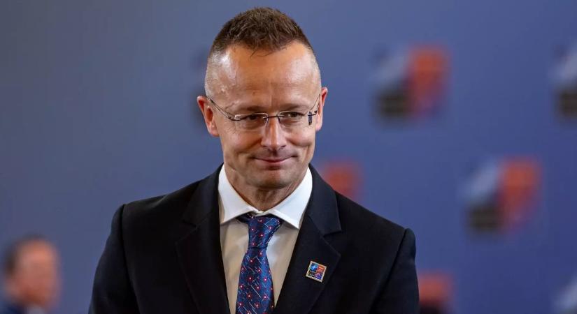 Szijjártó kiakadt a NER luxizásán – bár csendben maradt volna