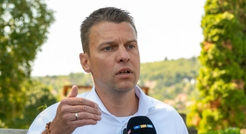 Menczer Tamás: A magyar kormány nem engedi, hogy magyar fiatalokat vigyenek a frontra