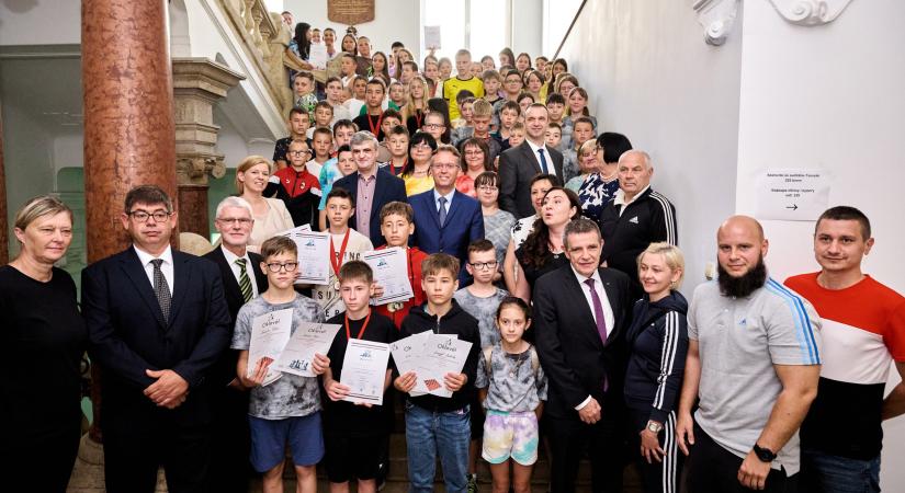 Hankó Balázs: kiemelten fontos és szükséges a magyar tehetségek, a magyar oktatás támogatása Kárpátalján