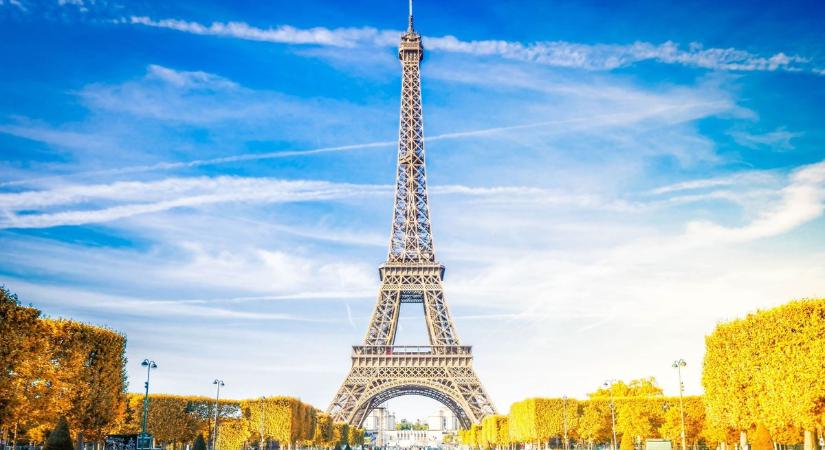 Tiltott akció miatt vettek őrizetbe három embert az Eiffel-toronynál