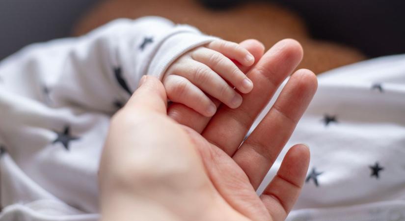 Az út szélén szült egy debreceni édesanya - ezt írta a mentőknek!