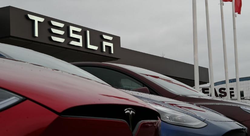 Váratlant húzna az Egyesült Királyságban a Tesla