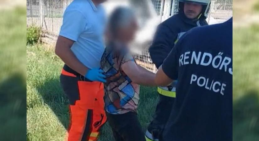 Idős nőt húztak ki a mély árokból Nyíregyházán – a járókelők hallották meg a segélykiáltását (videó)