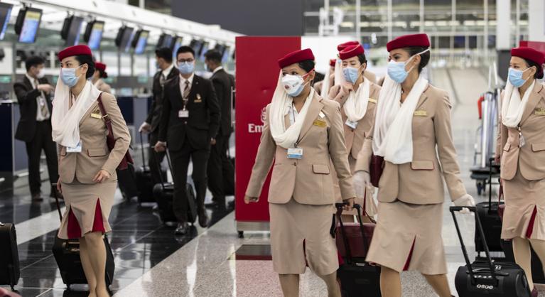 Ingyen, részben kínai vakcinával oltja be dolgozóit az Emirates légitársaság