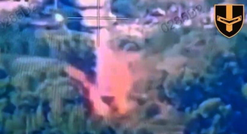 Így robban miszlikbe egy aláaknázott híd Ukrajnában: szinte semmi nem maradt belőle (VIDEÓ)