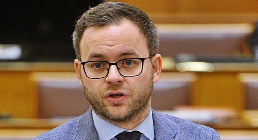 Orbán Viktor az egyetlen, aki megóvhatja Magyarországot a háborútól – állítja politikai igazgatója