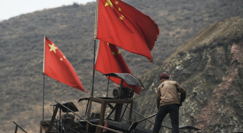Tucatnyi bányász rekedt 600 méter mélyen egy kínai aranybányában