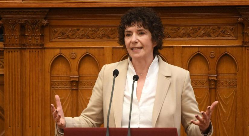 Valóban szinte semmit nem ad a kormány az anyaországi tanulóknak? – Iskolakezdési támogatások itthon és határon túl