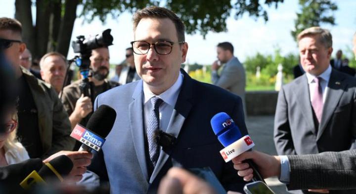 Kijevbe érkezett a cseh külügyminiszter, hogy Prága töretlen támogatásáról biztosítsa Ukrajnát