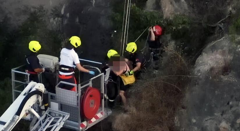 Videó: bajba jutott túrázót mentettek ki a Gellért-hegyről