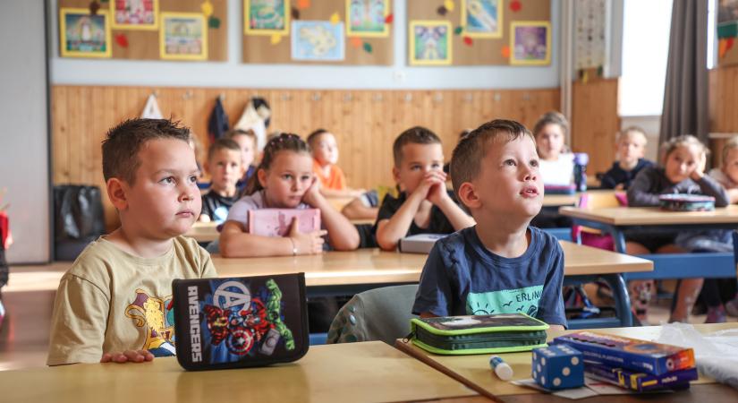 Idén is ingyenes füzetcsomagot kapnak a győri elsősök