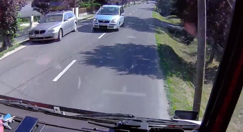 A sofőrök zöme segít, de mindig akad 1-2, aki nem - videón a látrányi tűzoltók hátborzongató kalandjai