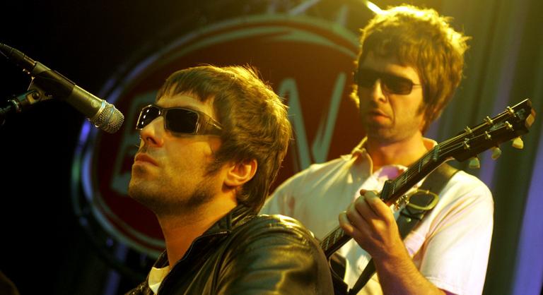 Liam Gallagher magángépével vitte koncertre a nemi erőszakkal vádolt bátyját