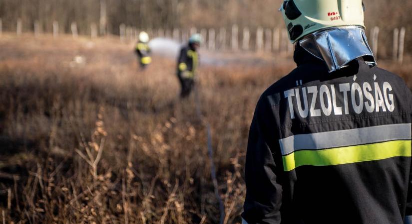 Hatalmas tűz pusztít Lázár János kastélyának közelében