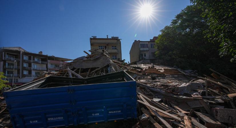 6,1-es erősségű földrengés Törökországban: több sérült, pánik, összeomlott épületek