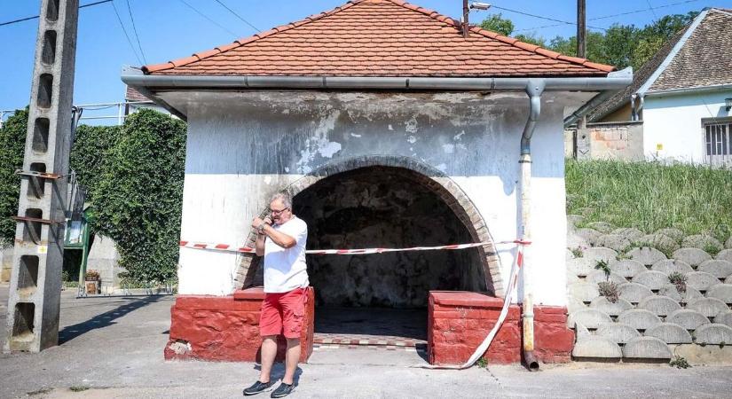 Leégett a falu országos hírű, ikonikus építménye – Szándékosan gyújtották fel! (fotók, videó)