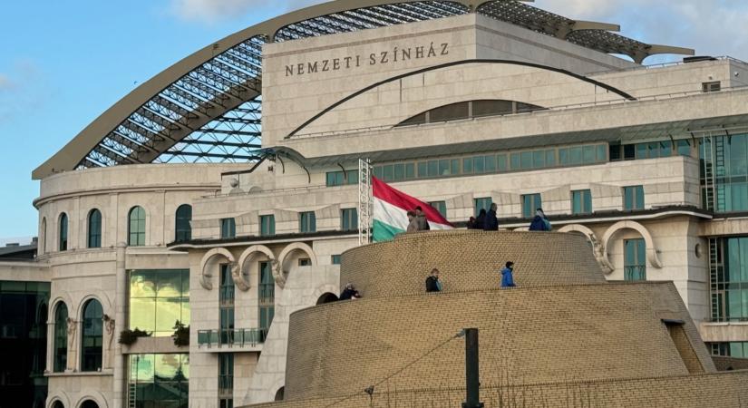 Még mindig nyomoznak a Nemzeti Színházban történt baleset ügyében