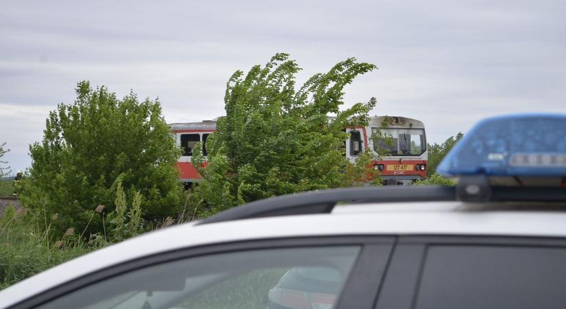 Öngyilkosság: vonat elé lépett egy ember, gázolás történt
