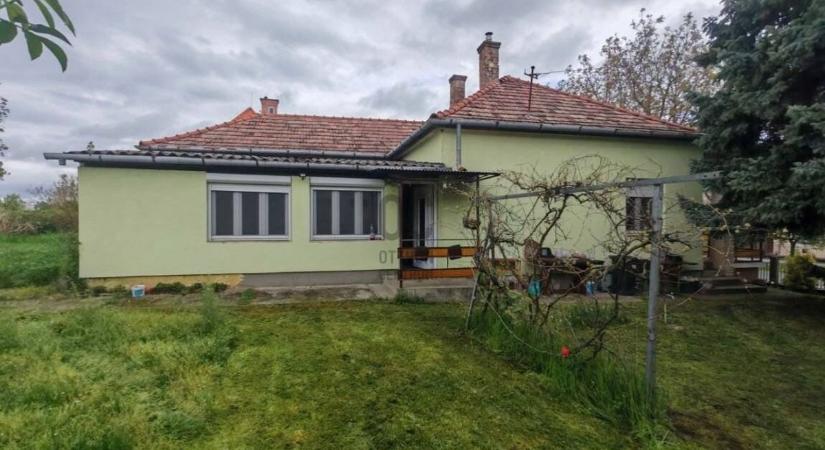 Eladó a legendás labdarúgó otthona, ahol Puskás is gyakori vendég volt