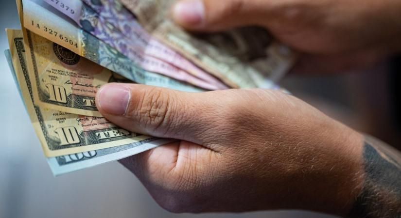 Rángatják a forintot, megtört a múlt heti lendület