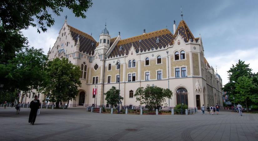 Rendőrnek adták ki magukat, majd kifosztották a fiatalokat Kecskemét főterén