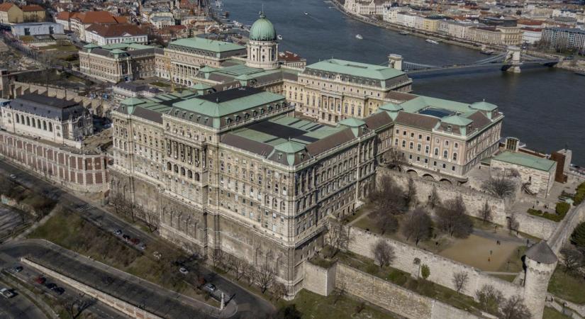A Budai Várban a császárkort rekonstruálja az Orbán-kormány – Der Standard-riport a Várnegyedből