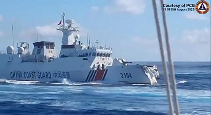 Egy kínai hadihajó beleütközött a saját parti őrségének hajójába, miközben az egy Fülöp-szigeteki hajót üldözött