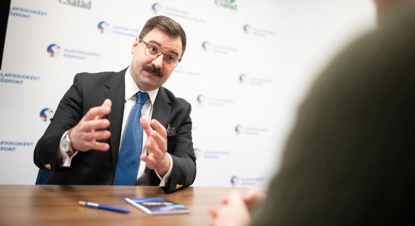 Szánthó Miklós a Mandinernek: Ma a globalisták a rendszer, Brüsszel a mélyállam – és mi vagyunk a lázadók!