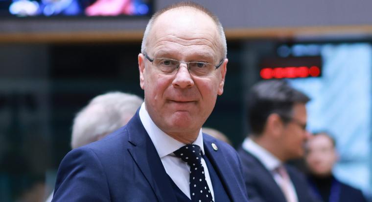 Kínaiul és hollandul is beszél az AI Navracsics Tibor