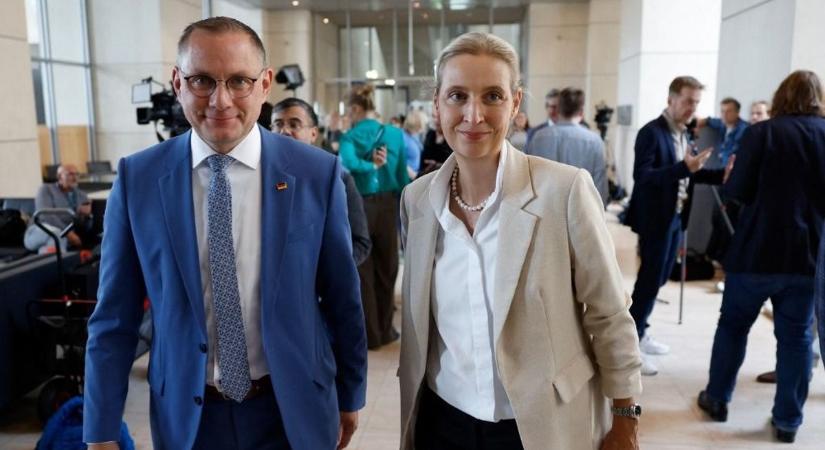 Keményen helyretették Zelenszkijéket: az AfD társelnöke szerint Ukrajnának muszáj lesz területi engedményeket tennie